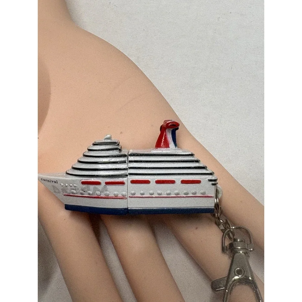 Carnival Cruise Lines Keyring  USB Drive Key Chain withiconic ships picture